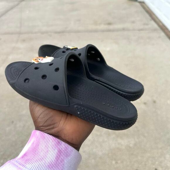 Crocs‎ Kids Classic Crocs Slides Size 1 Black With Charms - Picture 8 of 9